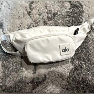 ALO yoga -Explorer Fanny Pack